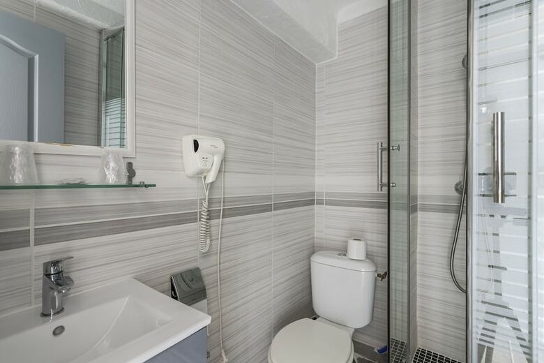 Hotel Les Palmiers En Camargue