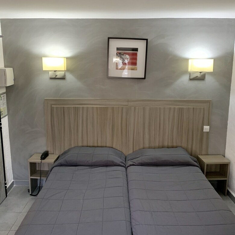 Hotel Les Palmiers En Camargue