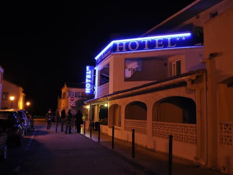 Hotel Les Palmiers En Camargue