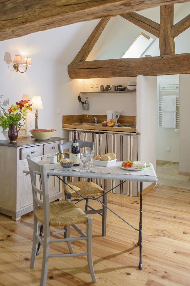 Hostal Maison Le Village