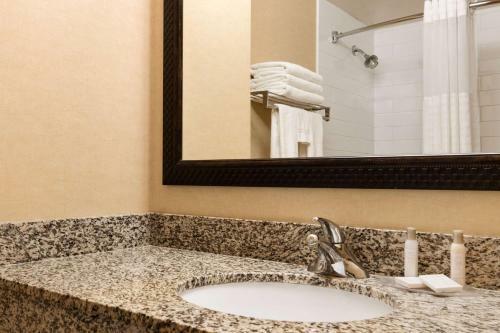 Travelodge Hotel By Wyndham Saskatoon