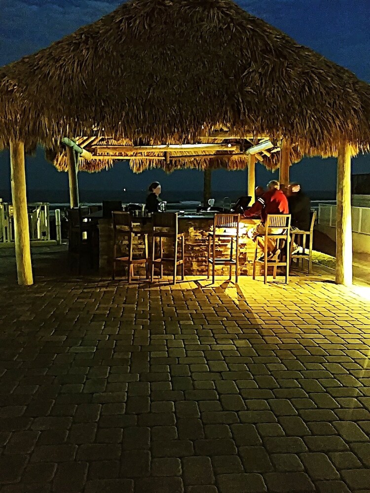 *emerald Shores Hotel*