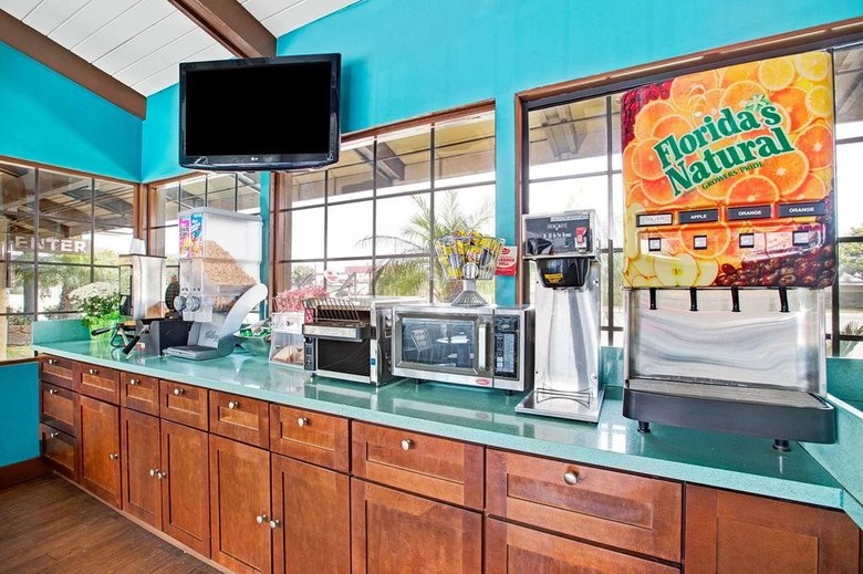 Hotel Super 8 By Wyndham Los Angeles Airport