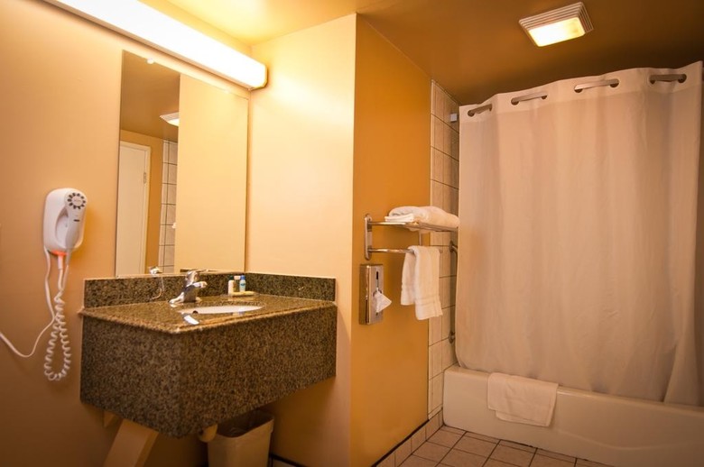 Hotel Super 8 By Wyndham Los Angeles Airport