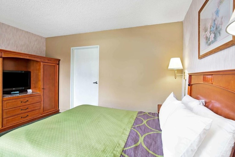 Hotel Super 8 By Wyndham Los Angeles Airport