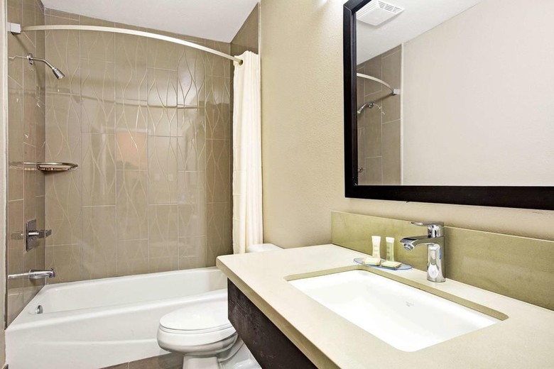 Hotel Super 8 By Wyndham Los Angeles Airport