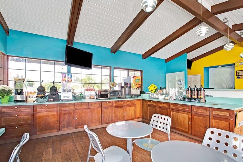 Hotel Super 8 By Wyndham Los Angeles Airport
