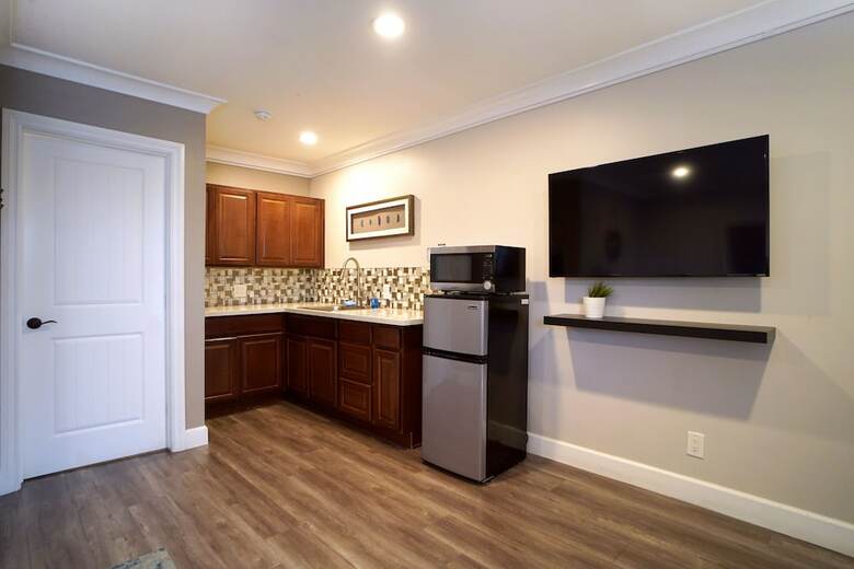 Hotel Anaheim Executive Inn & Suites