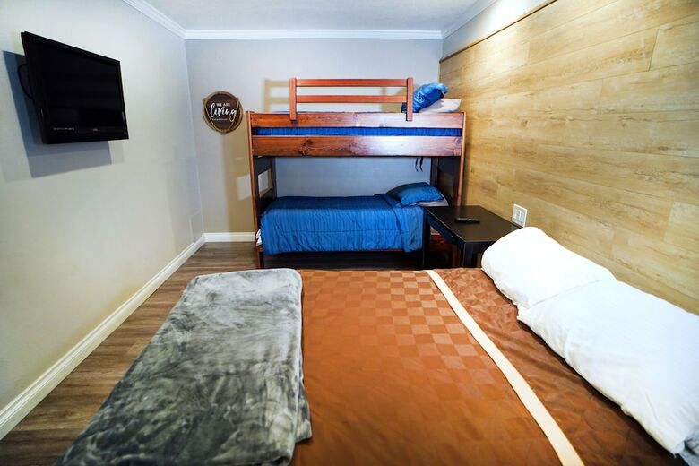 Hotel Anaheim Executive Inn & Suites
