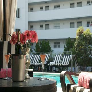 Shangri La Hotel