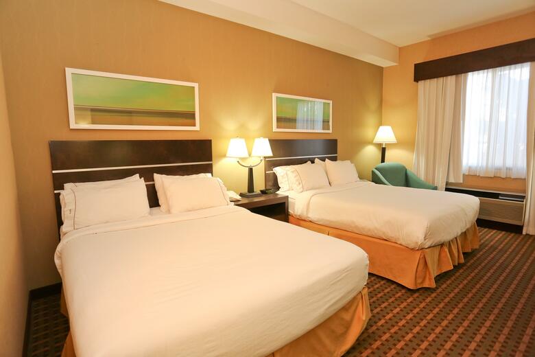 Holiday Inn Express Hotel & Suites Vernon