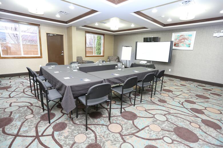Holiday Inn Express Hotel & Suites Vernon