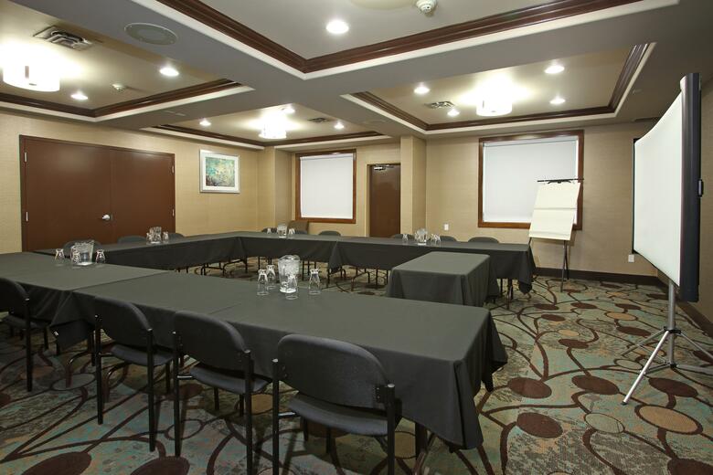 Holiday Inn Express Hotel & Suites Vernon