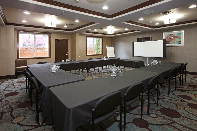 Holiday Inn Express Hotel & Suites Vernon