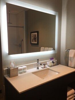 Hotel The Hollis Halifax - A Doubletree Suites By Hilton