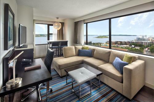 Hotel The Hollis Halifax - A Doubletree Suites By Hilton