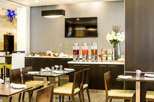 Hotel The Hollis Halifax - A Doubletree Suites By Hilton