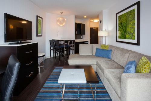 Hotel The Hollis Halifax - A Doubletree Suites By Hilton