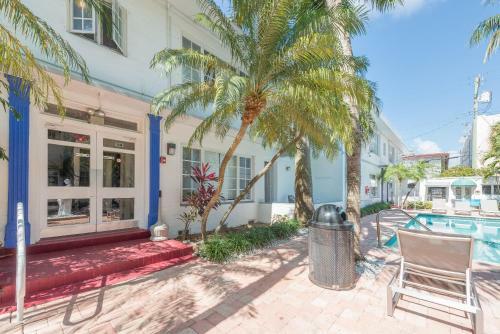 Courtyard Two-bedroom Apartments By Royal Stays
