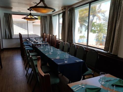 Radisson Fort George Hotel & Marina