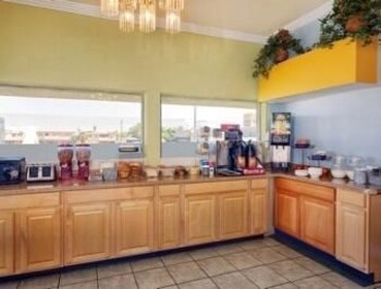 Hotel Days Inn And Suite Palmdale/lancaster