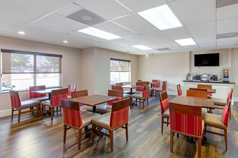 Hotel Comfort Suites