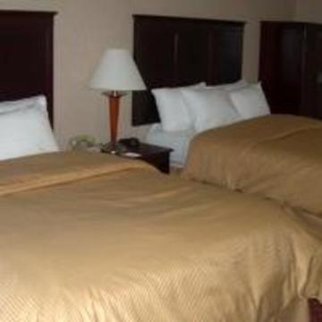 Hotel Clarion Inn & Suites Airport