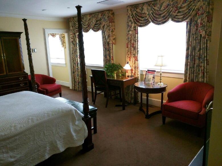 Hotel Planters Inn
