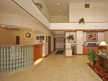 Hotel Comfort Suites At Metro Center