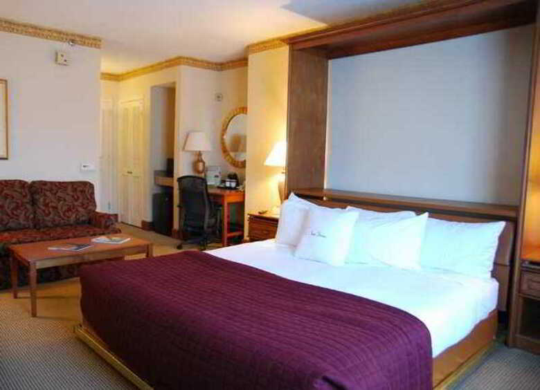 Doubletree Hotel Charlotte-gateway Village