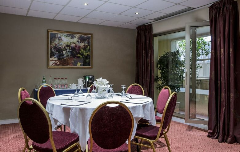 Hotel Royal Garden Champs-elysees