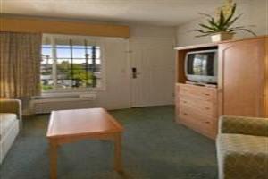 Hotel Ramada Inn & Suites