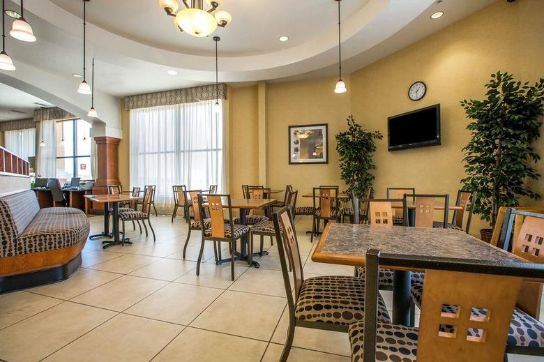 Hotel Comfort Suites