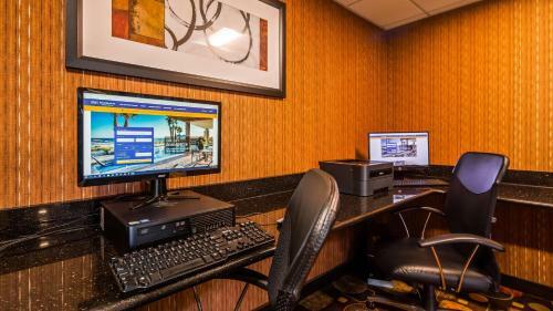 Hotel Best Western Luxbury Inn Fort Wayne