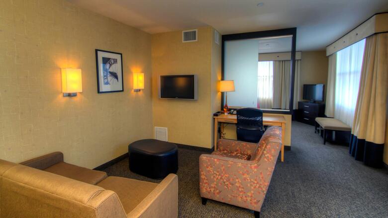 Hotel Cambria Suites
