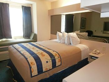Hotel America�s Best Value Inn & Suites