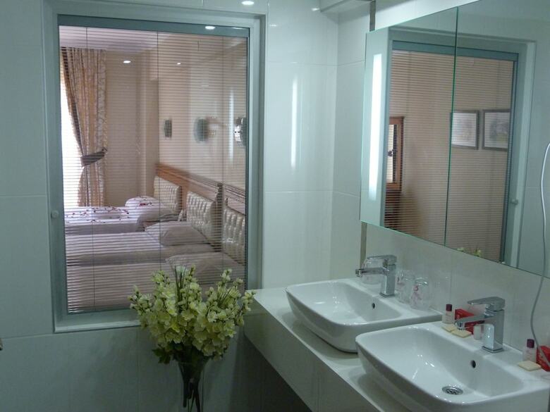 Prestige Hotel