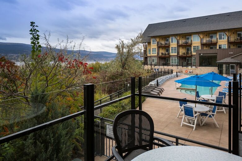 Hotel Summerland Waterfront Resort