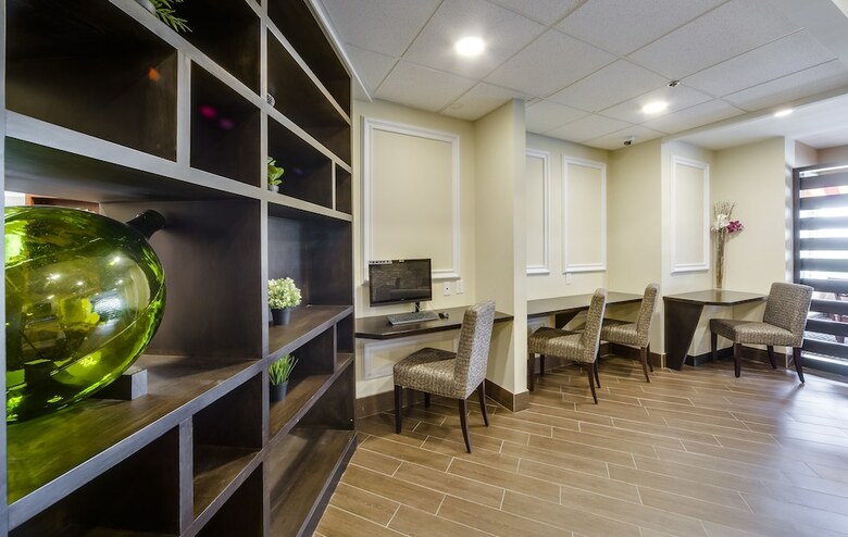 Hotel Monte Carlo Inn Vaughan Suites