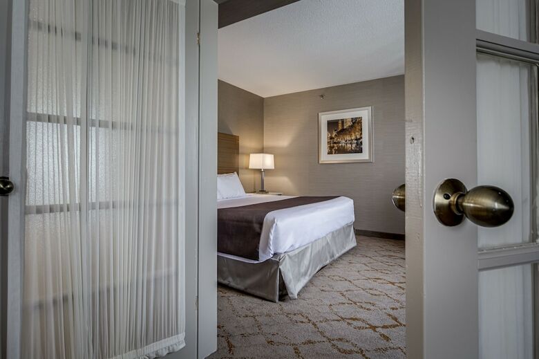 Hotel Monte Carlo Inn Vaughan Suites