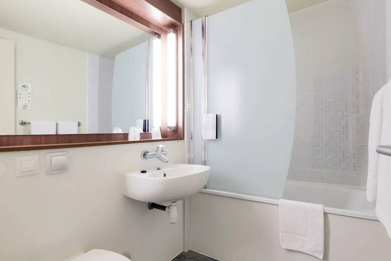 Hotel Campanile Fouquieres Les Bethune(.)