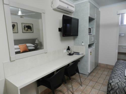 Golden Palms Motor Inn