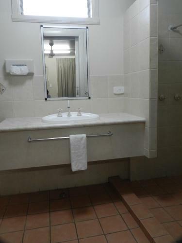 Golden Palms Motor Inn