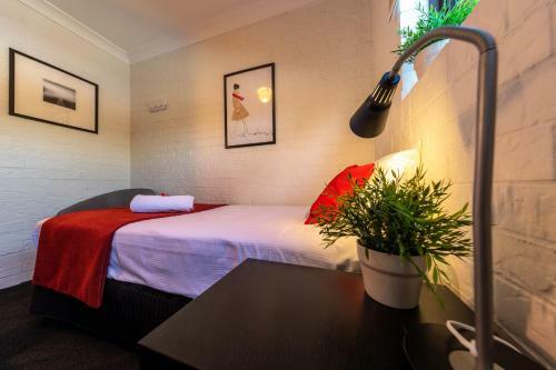 Motel Ascot Budget Inn & Apartments