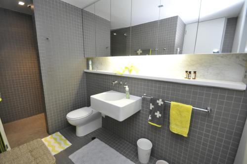 Darlinghurst Self-contained Modern One-bedroom Apartment (313 Bur)