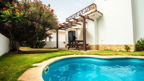 Private Villa With Pool On Tortuga Beach Resort