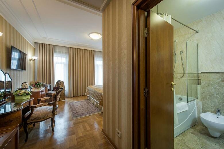 Moskva Hotel