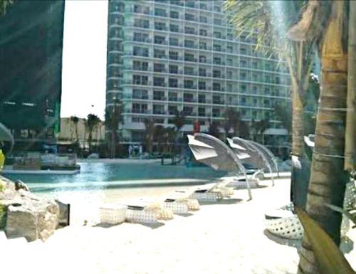 Hotel Azure Paris Hilton Beach Club