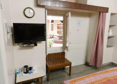 Hotel Arya Niwas