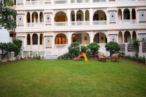 Hotel Arya Niwas